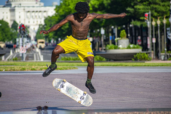 A skater in front of the Capitol